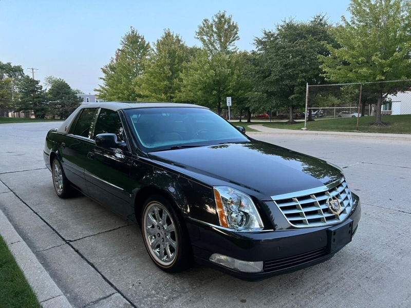 Cadillac DTS 2009 price $9,995