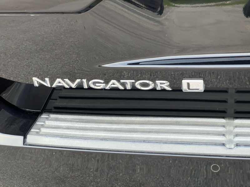 Lincoln Navigator L 2017 price $17,991