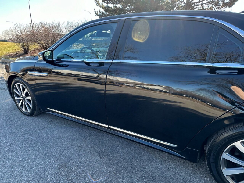 Lincoln Continental 2019 price $11,995