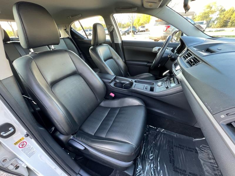 Lexus CT 200h 2012 price $13,995