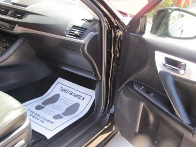 Lexus CT 200h 2013 price $16,995