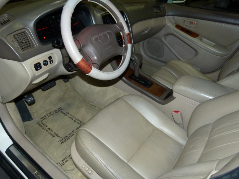 Lexus ES 300 2000 price $3,500