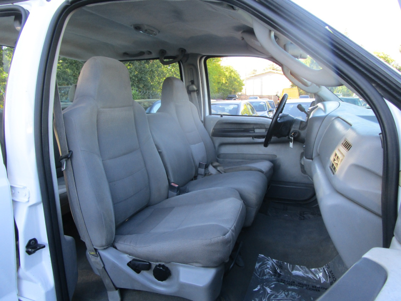 Ford F-250 SUPER DUTY CREW CAB LONG BED - LOW MILEAGE F 2004 price $9,988