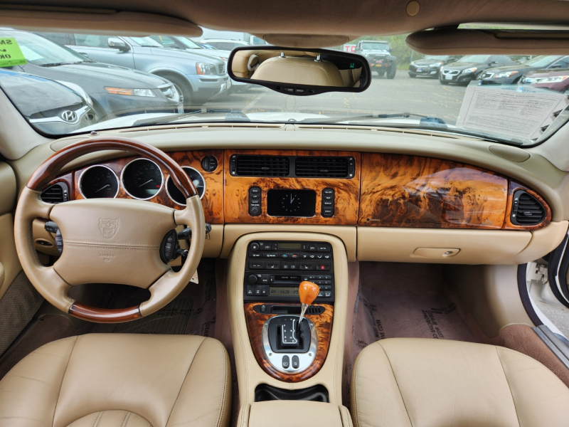 Jaguar XK8 CONVERTIBLE - LOW MILEAGE FOR THE YEAR - NAVI 2005 price $10,988