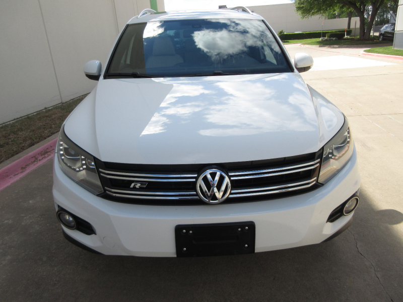Volkswagen Tiguan 2015 price $11,990