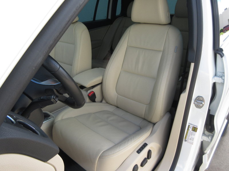 Volkswagen Tiguan 2015 price $12,990