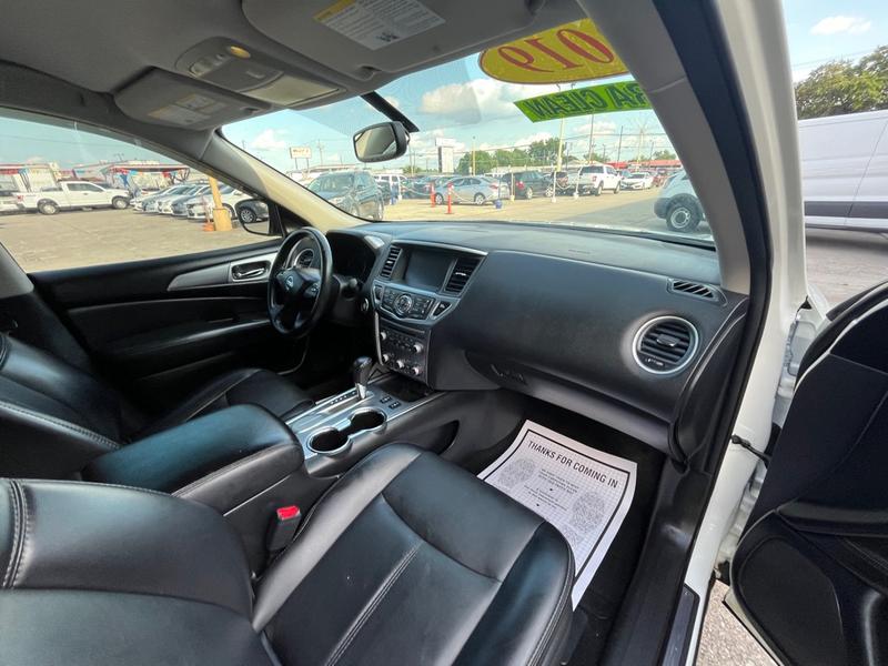 Nissan Pathfinder 2019 price $17,000
