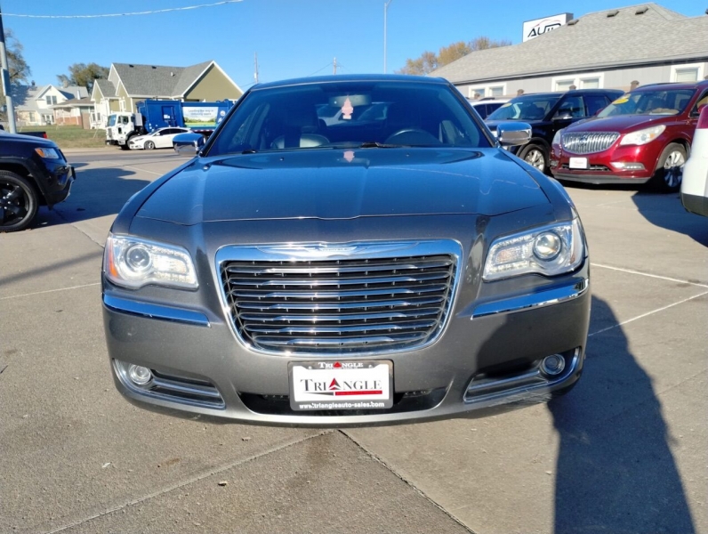 Chrysler 300 2011 price $10,995