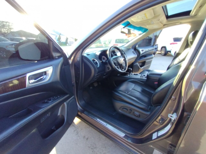 Nissan Pathfinder 2015 price $12,495