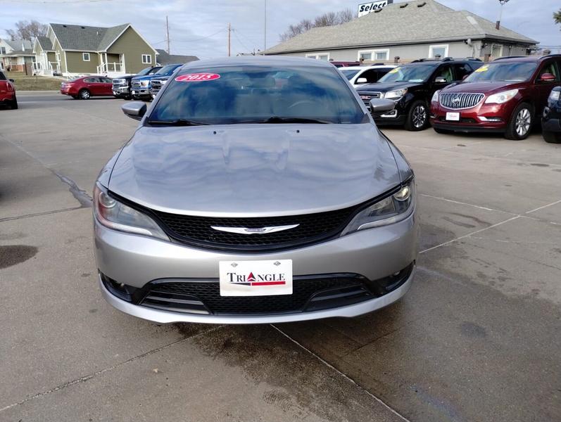 Chrysler 200 2015 price $10,995