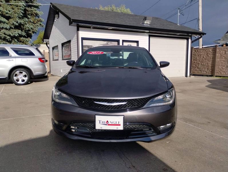 Chrysler 200 2015 price $10,995