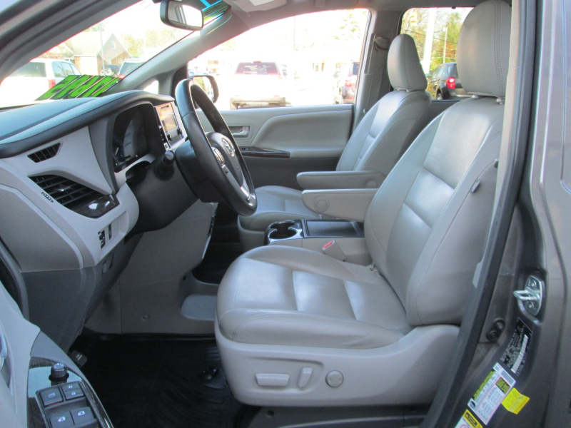 Toyota SIENNA XLE 8 PASSENGER VAN 2015 price $17,495