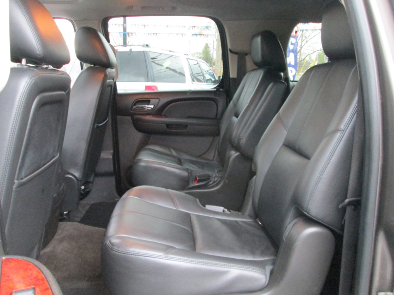 Chevrolet SUBURBAN LT 4X4 2013 price $15,995