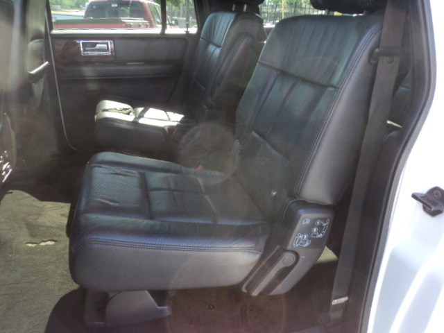 Lincoln Navigator L 2011 price $8,495
