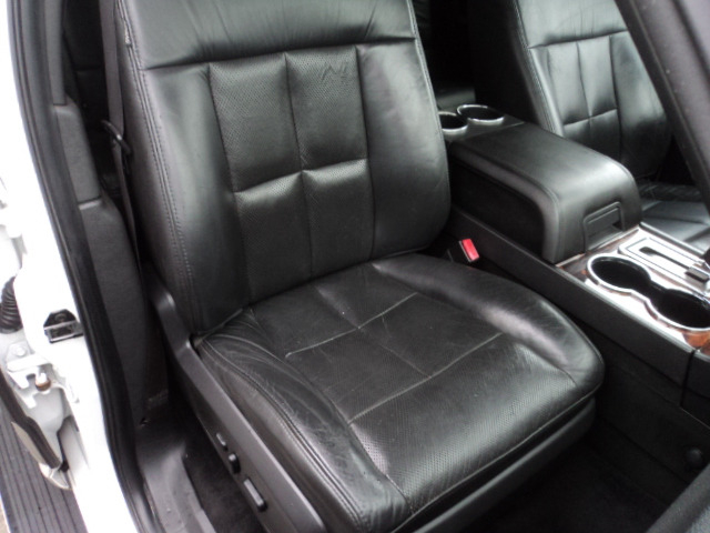 Lincoln Navigator L 2011 price $8,995