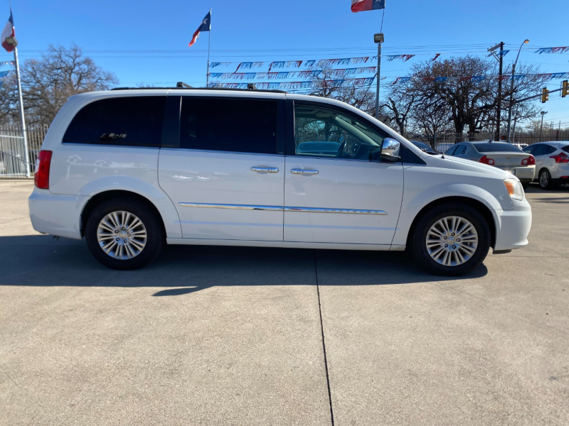 CHRYSLER TOWN & COUNTRY 2013 price $11,995