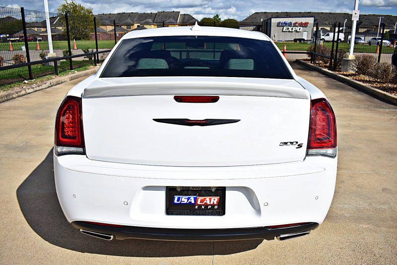 Chrysler 300 S 5.7L V8 HEMI 2021 price $35,900