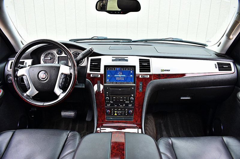 Cadillac Escalade Hybrid 6.0L V8 2009 price $13,850