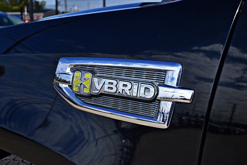 Cadillac Escalade Hybrid 6.0L V8 2009 price $13,850