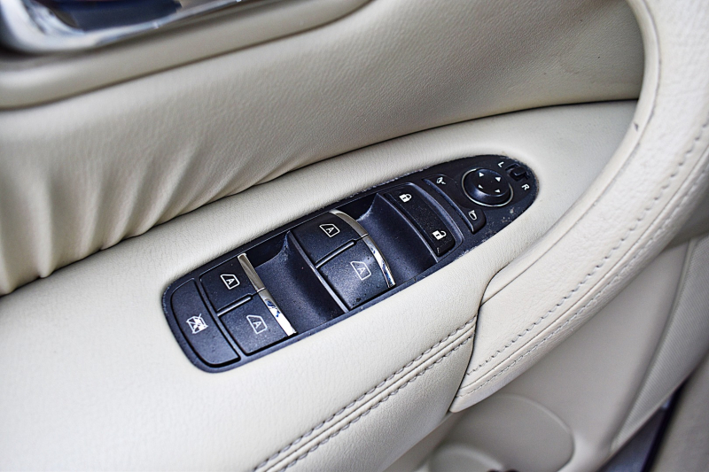 Infiniti QX56 Touring 5.6L V8 2013 price $11,900
