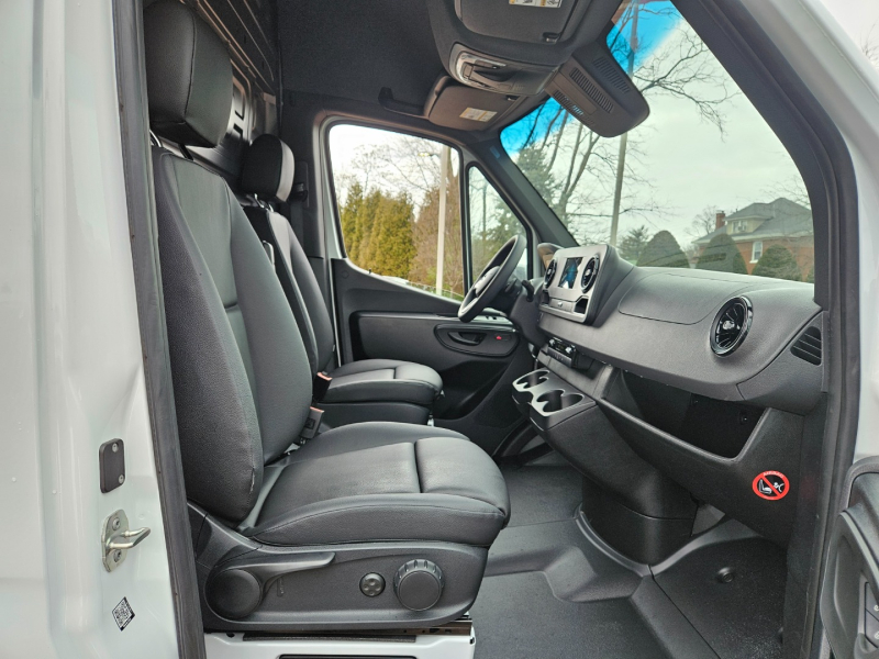 Mercedes-Benz Sprinter Cargo Van 2024 price $70,461