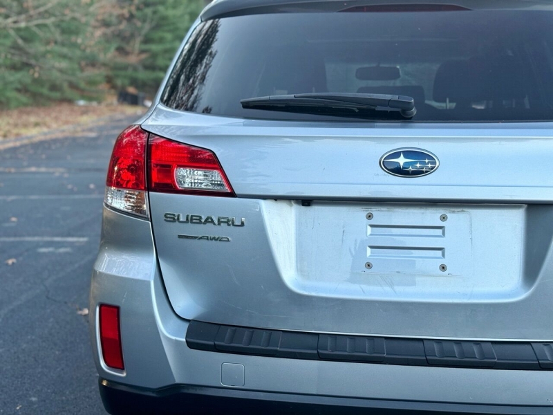 Subaru Outback 2013 price $10,997