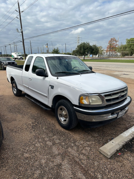 Ford F-150 2001 price $4,900