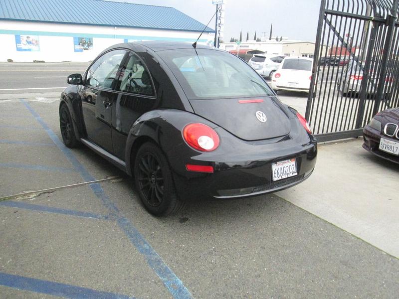 Volkswagen New Beetle 2010 price $8,480
