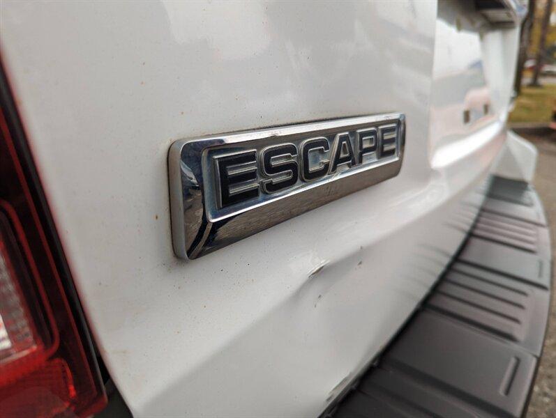 Ford Escape Hybrid 2009 price $10,950