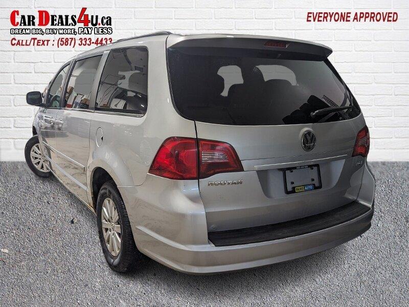 Volkswagen Routan 2009 price $7,950