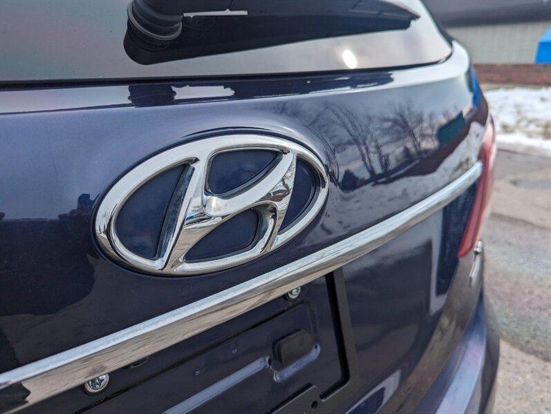 Hyundai SANTA FE XL 2017 price $20,950