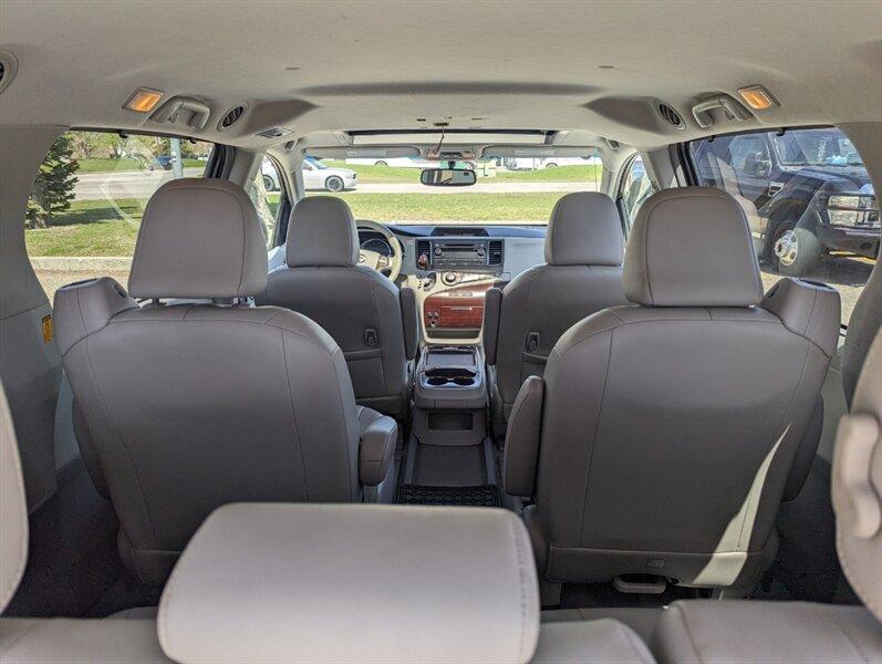 Toyota Sienna 2011 price $14,450