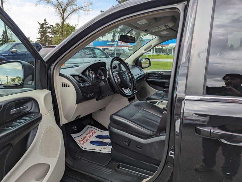 Dodge Grand Caravan 2016 price $17,950