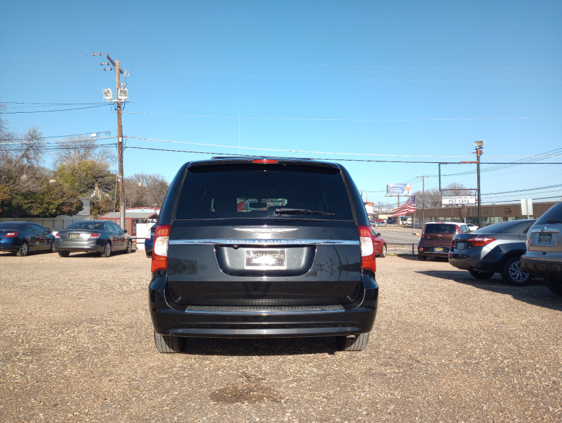 Chrysler Town & Country 2014 price $6,995