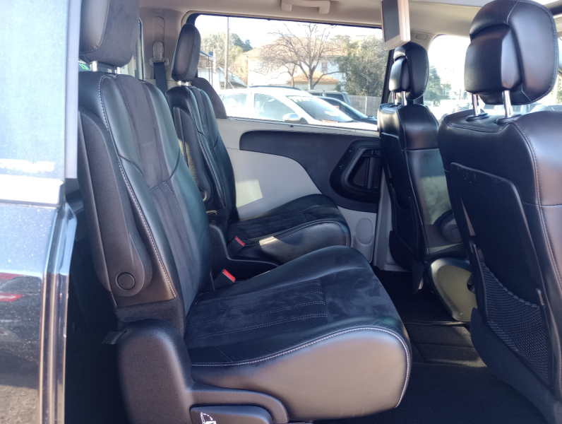 Chrysler Town & Country 2014 price $6,995