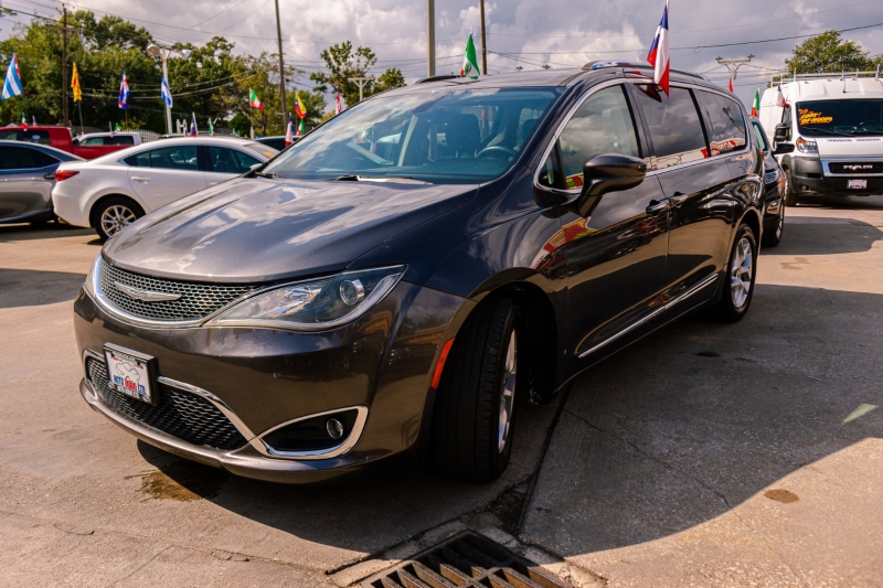 Chrysler Pacifica 2017 price Call