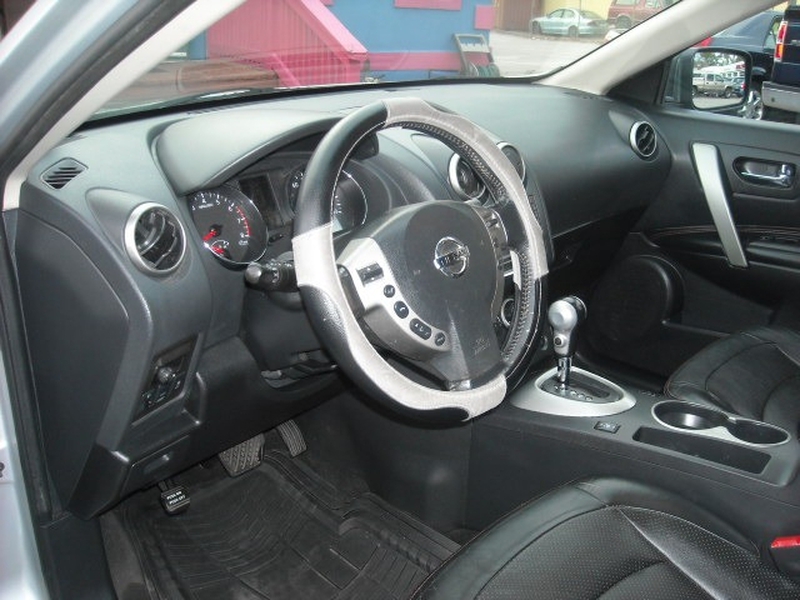 Nissan Rogue 2011 price $9,900
