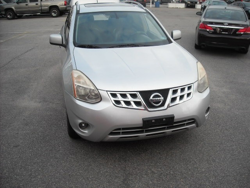 Nissan Rogue 2011 price $9,900