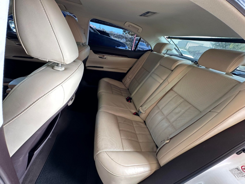 Lexus ES 2018 price $26,995