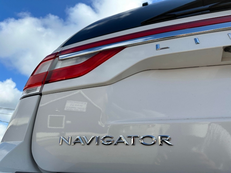 Lincoln Navigator 2015 price $28,995