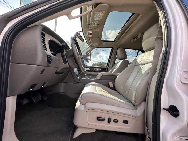 Lincoln Navigator 2015 price $28,995