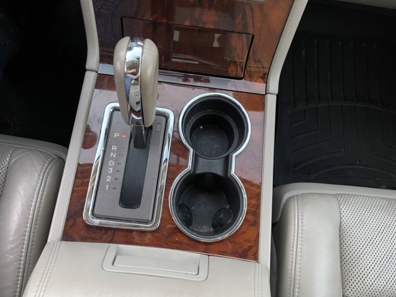 Lincoln Navigator 2012 price $9,995 Cash