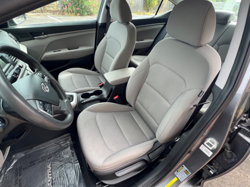 Hyundai Elantra SE 2018 price $12,995