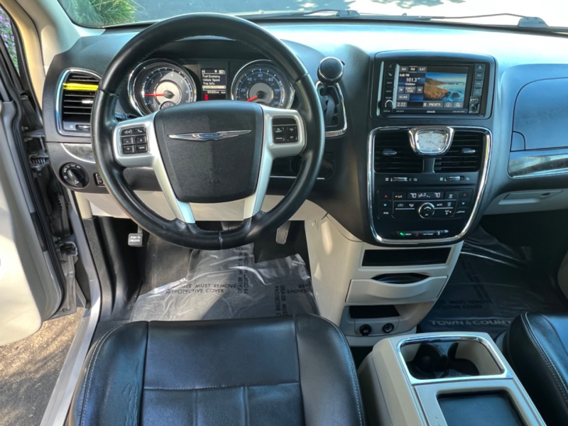 Chrysler Town & Country 2014 price $10,995