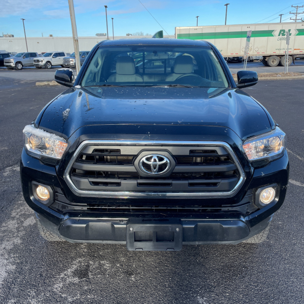 Toyota Tacoma 2016 price $14,995