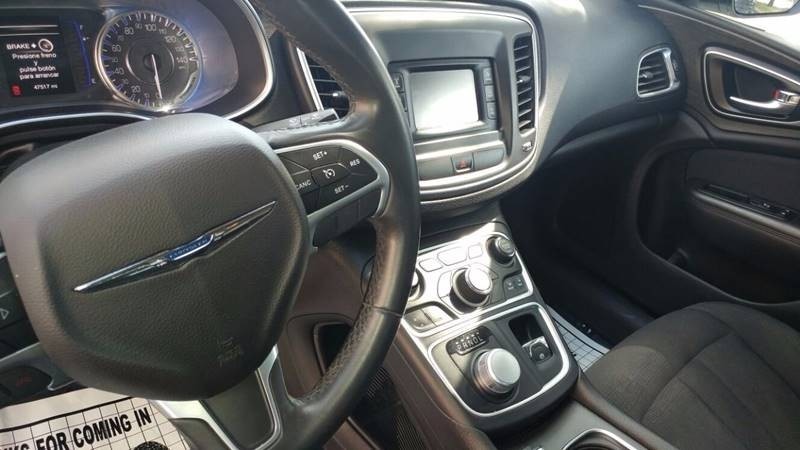 Chrysler 200 2015 price $9,495