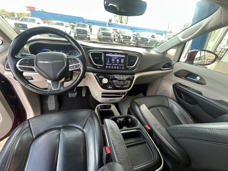 Chrysler Pacifica 2019 price $15,995