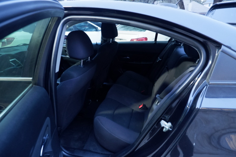 Chevrolet Cruze 2015 price $7,300