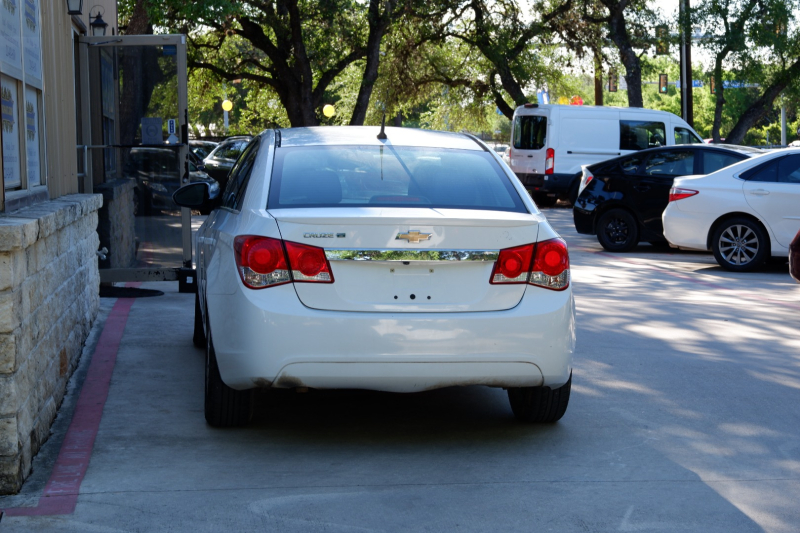 Chevrolet Cruze 2014 price $5,300