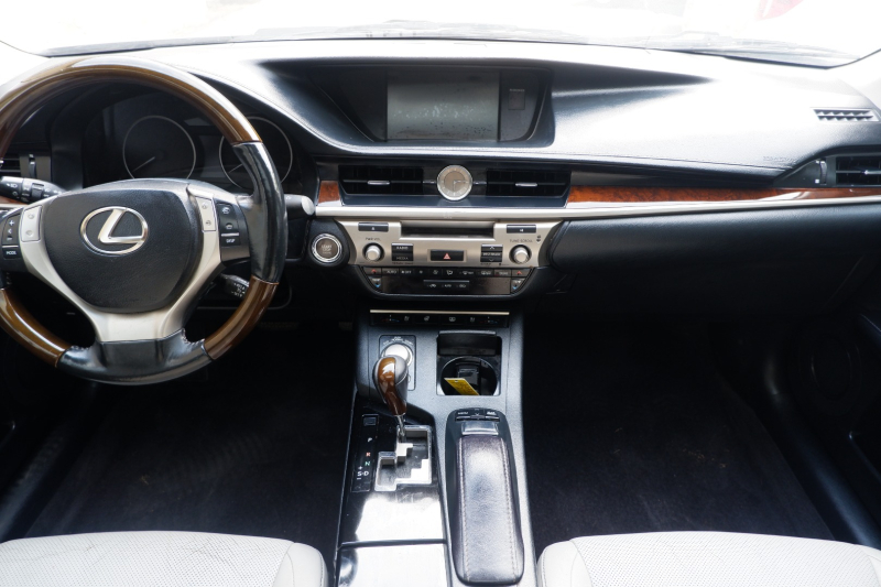 Lexus ES 350 2013 price $8,900
